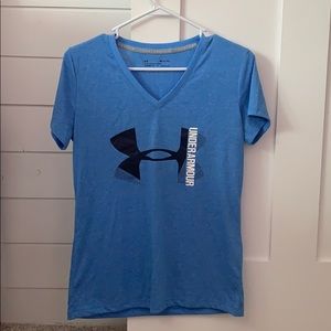 Women’s Under Armour loose fitting V neck Tshirt